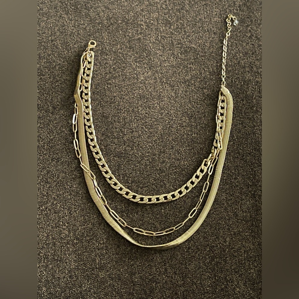 Gold chunky necklace